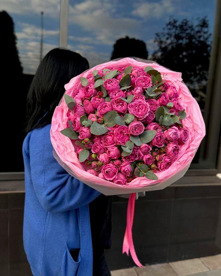 Corporate meeting room with carefully timed floral arrangements that maintain elegance throughout business hours